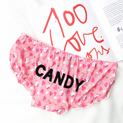 Памучни дамски бикини с десен и надпис в няколко цвята