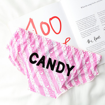 Памучни дамски бикини с десен и надпис в няколко цвята