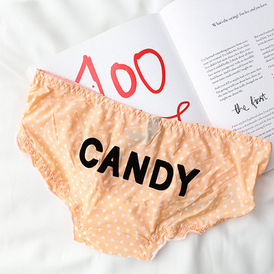 Памучни дамски бикини с десен и надпис в няколко цвята