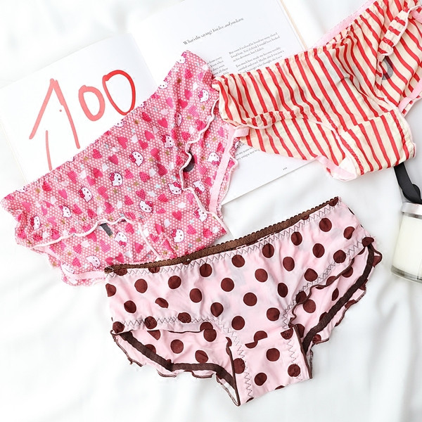 Памучни дамски бикини с десен и надпис в няколко цвята