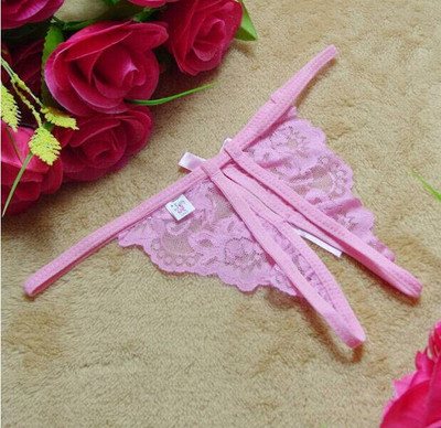 Интимно дамско бельо с дантела и отвор в няколко цвята