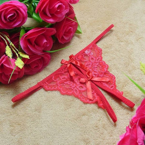 Интимно дамско бельо с дантела и отвор в няколко цвята