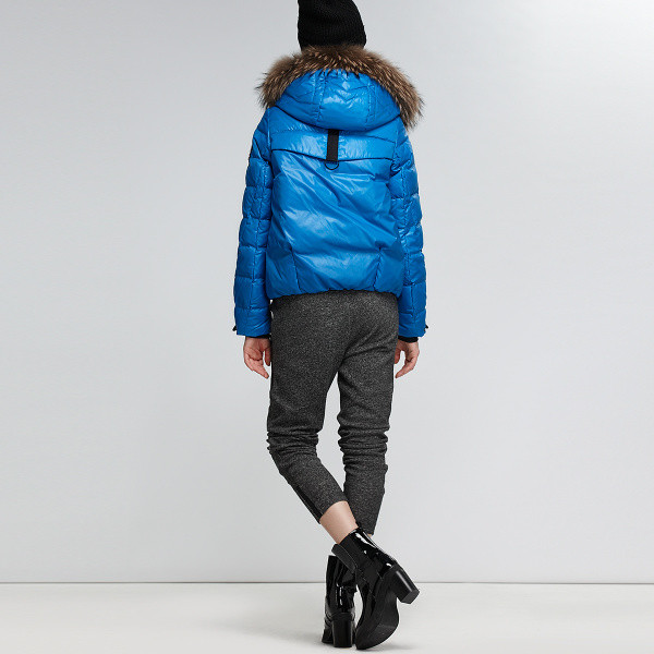 Geaca de dama moderna cu puf pe gluga in patru culori