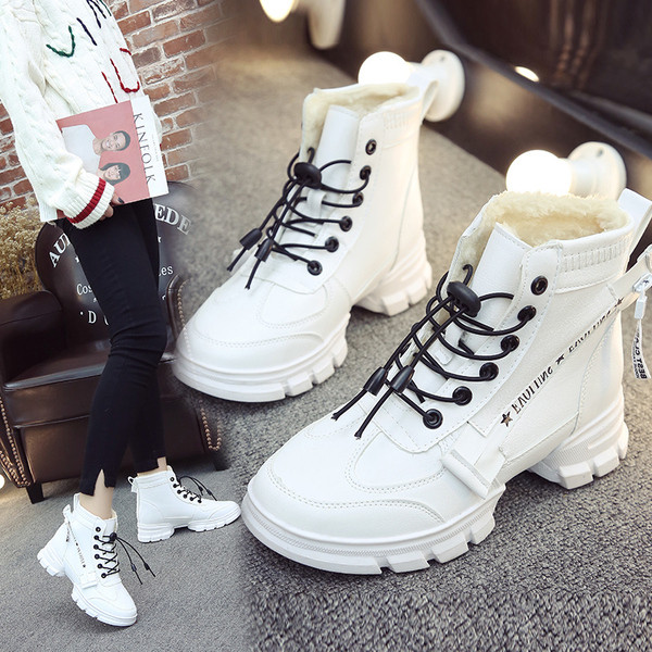 Зимни дамски кецове в бял цвят с надписи