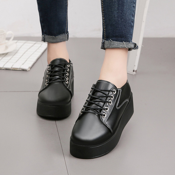 Модерни дамски маратонки от еко кожа в черен цвят