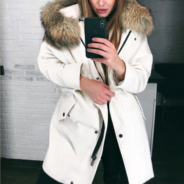 Актуално дамско зимно яке дълъг модел с пух на качулката в бял и розов цвят 