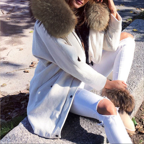 Актуално дамско зимно яке дълъг модел с пух на качулката в бял и розов цвят 