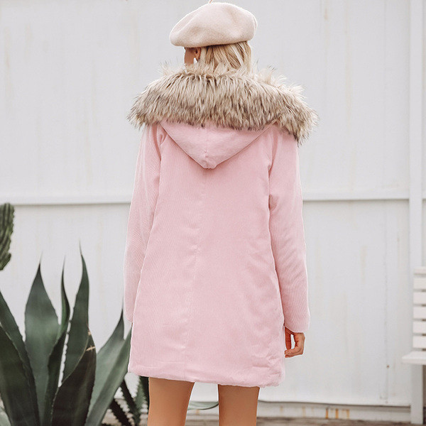 Актуално дамско зимно яке дълъг модел с пух на качулката в бял и розов цвят 