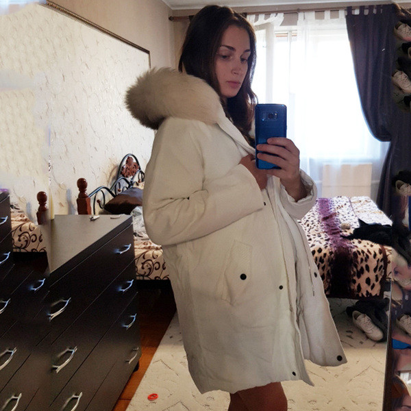 Актуално дамско зимно яке дълъг модел с пух на качулката в бял и розов цвят 