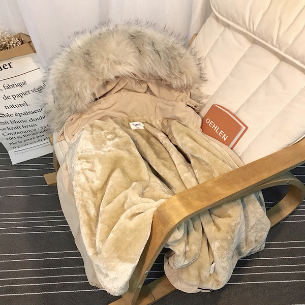 Мъжко яке с емблема и качулка в черен и бежов цвят