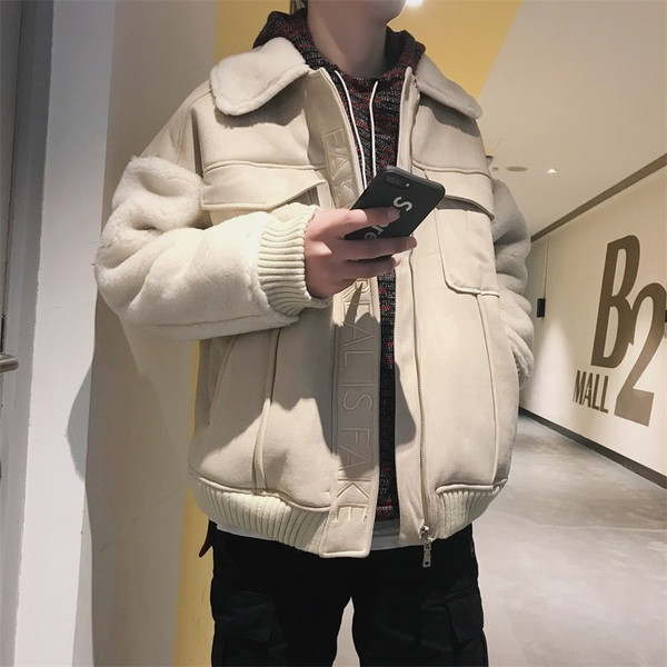 Модерно мъжко яке с мека подплата и надпис в бежов и черен цвят