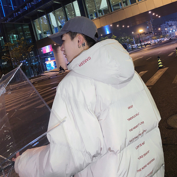 Зимно мъжко яке с джобове и надписи на гърба в бял и черен цвят