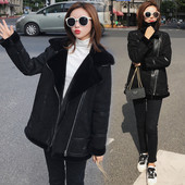 Ежедневно дамско палто с мека подплата и V-образна яка в черен цвят