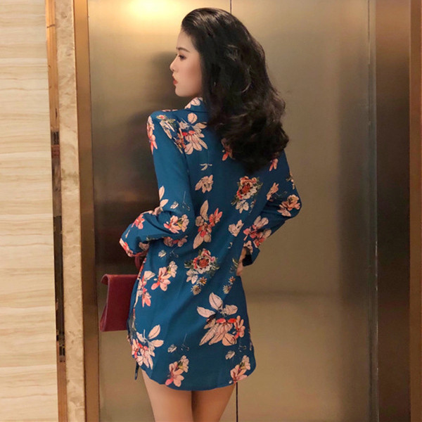 Актуална дамска риза с V-образно деколте и връзки в син цвят