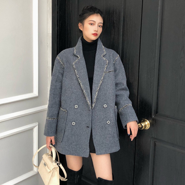 Елегантно дамско палто с V-образна яка и джобове в черен и сив цвят