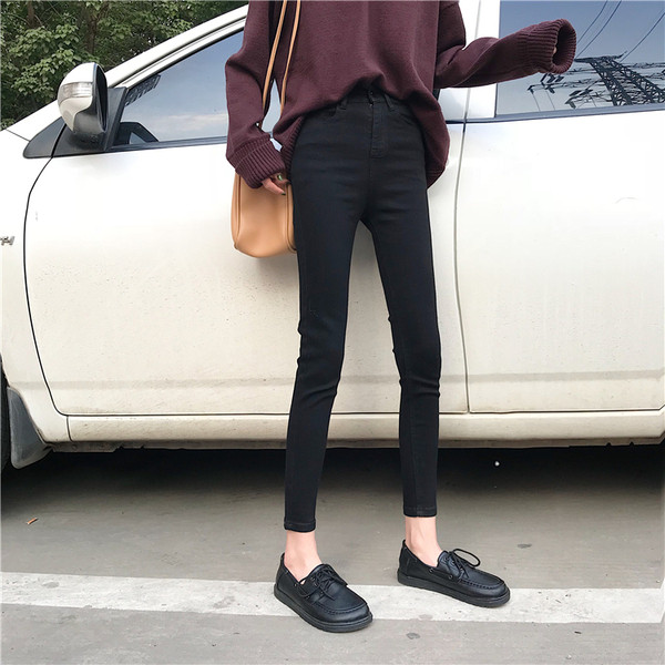 Ежедневни дамски дънки в черен цвят с висока талия