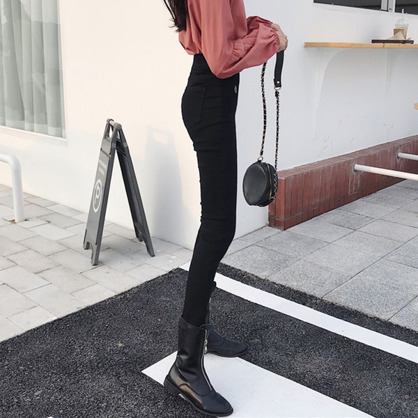 Ежедневни дамски дънки с метални елементи в черен цвят