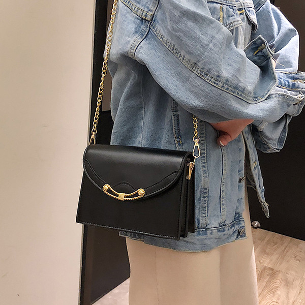 Geanta de dama eleganta cu maner metalic in trei culori