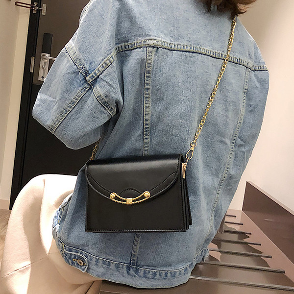 Geanta de dama eleganta cu maner metalic in trei culori