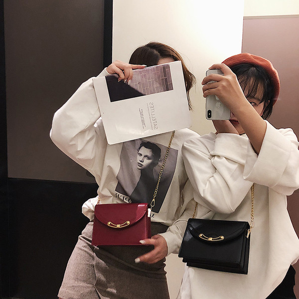 Geanta de dama eleganta cu maner metalic in trei culori