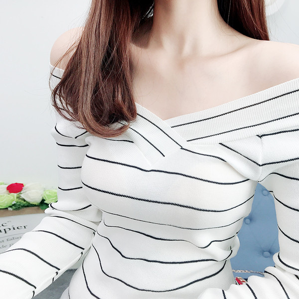 Bluză de damă modernă în dungi cu decolteu în V în două culori