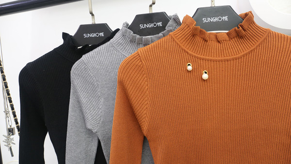 Rochie de iarnă de damă modernă cu un element - perle în mai multe culori