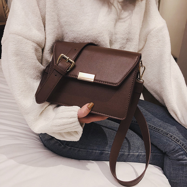 Geanta de dama eleganta din piele ecologica in negru, maro, alb si rosu