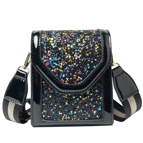 Κομψή μικρή δερματίνη γυναικεία τσάντα  σε μαύρο και καφέ χρώμα