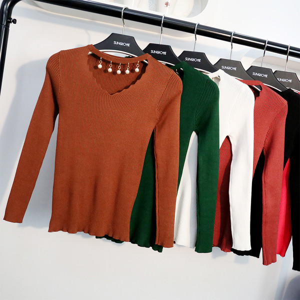 Bluza de dama cu decolteu in V si element-perle in mai multe culori