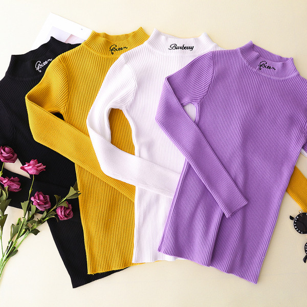 Polo zilnic de damă cu inscripție în mai multe culori