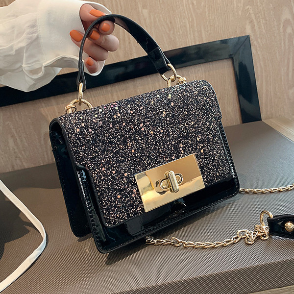 Geanta de dama eleganta din piele ecologica cu inchidere metalica in doua culori