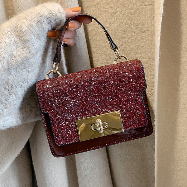 Geanta de dama eleganta din piele ecologica cu inchidere metalica in doua culori