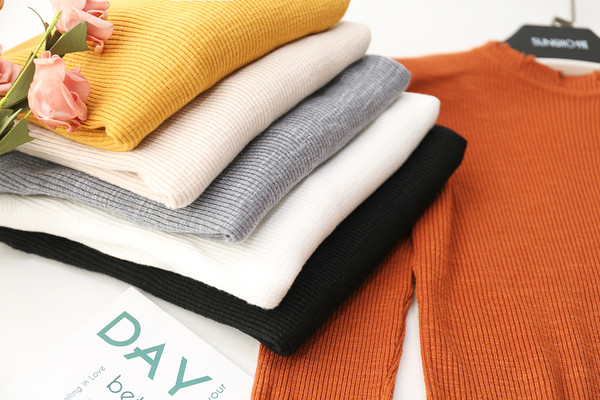 Bluza de iarna de dama eleganta cu motive rupte in mai multe culori