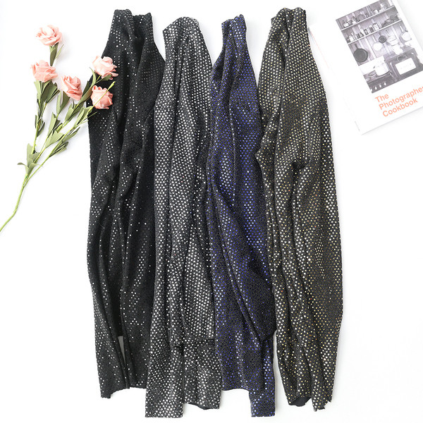 Bluză nouă de damă stilată cu un motiv strălucitor în mai multe culori