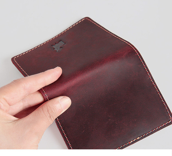 Suport bărbătesc elegant pentru cărți de vizită în mai multe culori