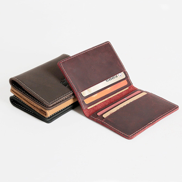 Suport bărbătesc elegant pentru cărți de vizită în mai multe culori