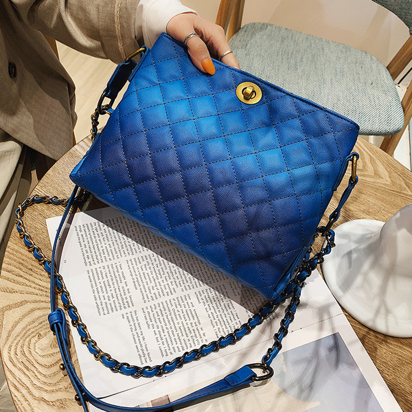 Geantă de mână elegantă în două mărimi - trei culori