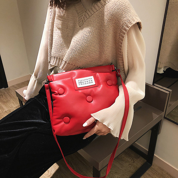 Дамска чанта от еко кожа в червен, черен, син и бял цвят