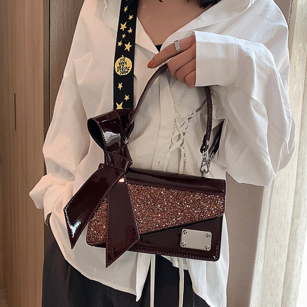 Модерна лачена чанта от еко кожа в четири цвята