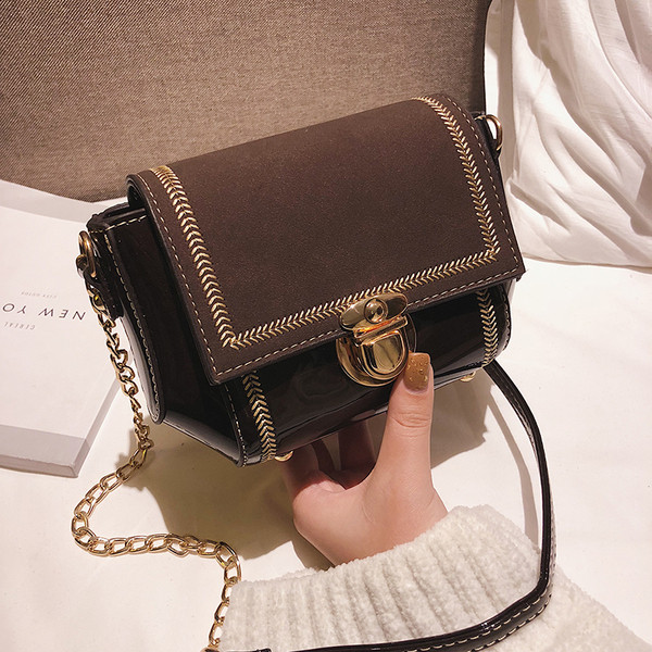 Μικρή γυναικεία τσάντα με χρυσά μοτίβα σε τρία χρώματα