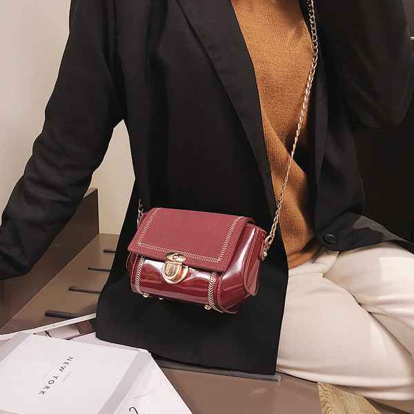 Μικρή γυναικεία τσάντα με χρυσά μοτίβα σε τρία χρώματα