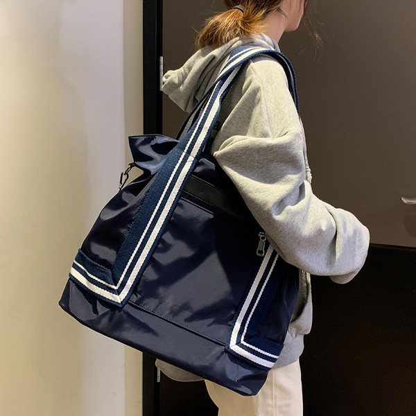 Καθημερινή γυναικεία τσαάντα σε τέσσερα χρώματα