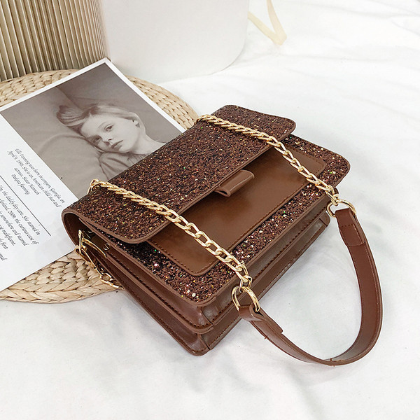 Κομψή γυναικεία τσάντα από οικολογικό δέρμα με λαμπερά στοιχεία σε τέσσερα χρώματα