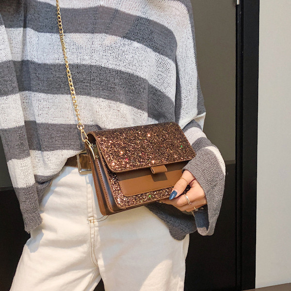 Κομψή γυναικεία τσάντα από οικολογικό δέρμα με λαμπερά στοιχεία σε τέσσερα χρώματα