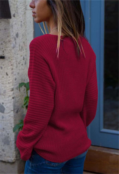 Μοντέρνο γυναικείο πουλόβερ  με ντεκολτέ σε σχήμα V σε μαύρο, κόκκινο και μπλε χρώμα