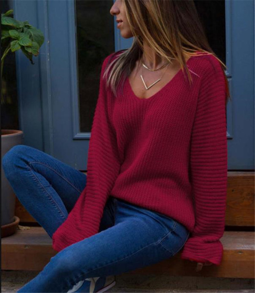 Μοντέρνο γυναικείο πουλόβερ  με ντεκολτέ σε σχήμα V σε μαύρο, κόκκινο και μπλε χρώμα