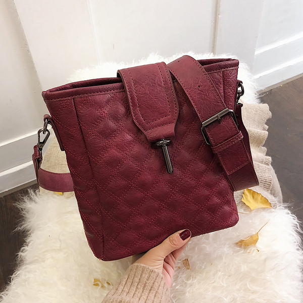 Γυναικεία τσάντα  από οικολογικό δέρμα - τρία χρώματα