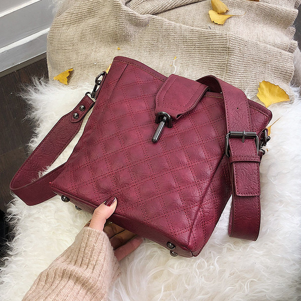 Γυναικεία τσάντα  από οικολογικό δέρμα - τρία χρώματα