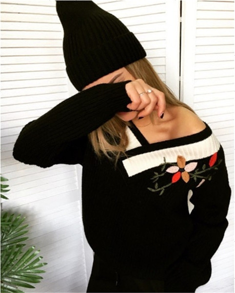 Bluza de iarna dama actuala cu decolteu in V cu broderie colorata