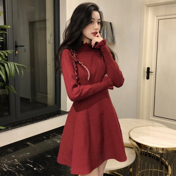 Elegáns női ruha hosszú ujjal